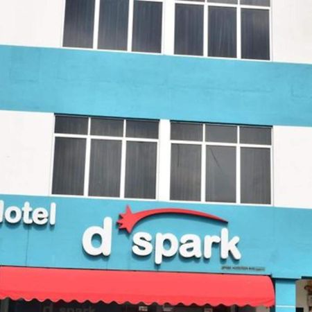 Oyo 91087 Hotel Dspark Port Кланг Экстерьер фото