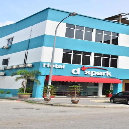 Oyo 91087 Hotel Dspark Port Кланг Экстерьер фото