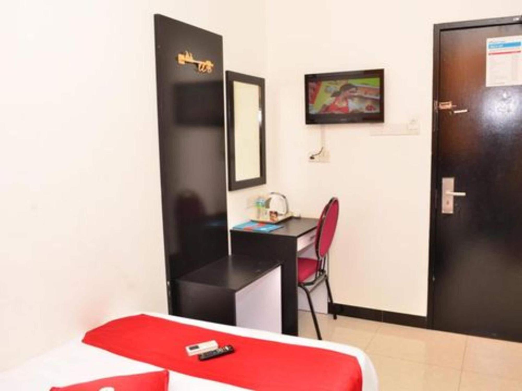 Oyo 91087 Hotel Dspark Port Кланг Экстерьер фото